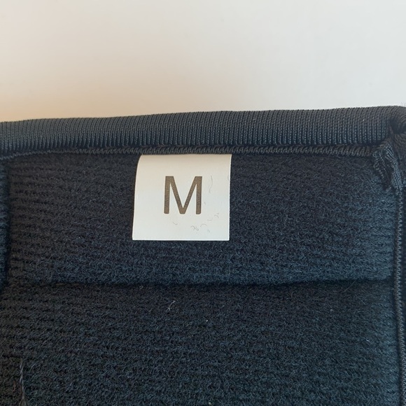 Amazon Basics Neoprene Barbell Gymnastics Grip Black Size Medium - Picture 6 of 11